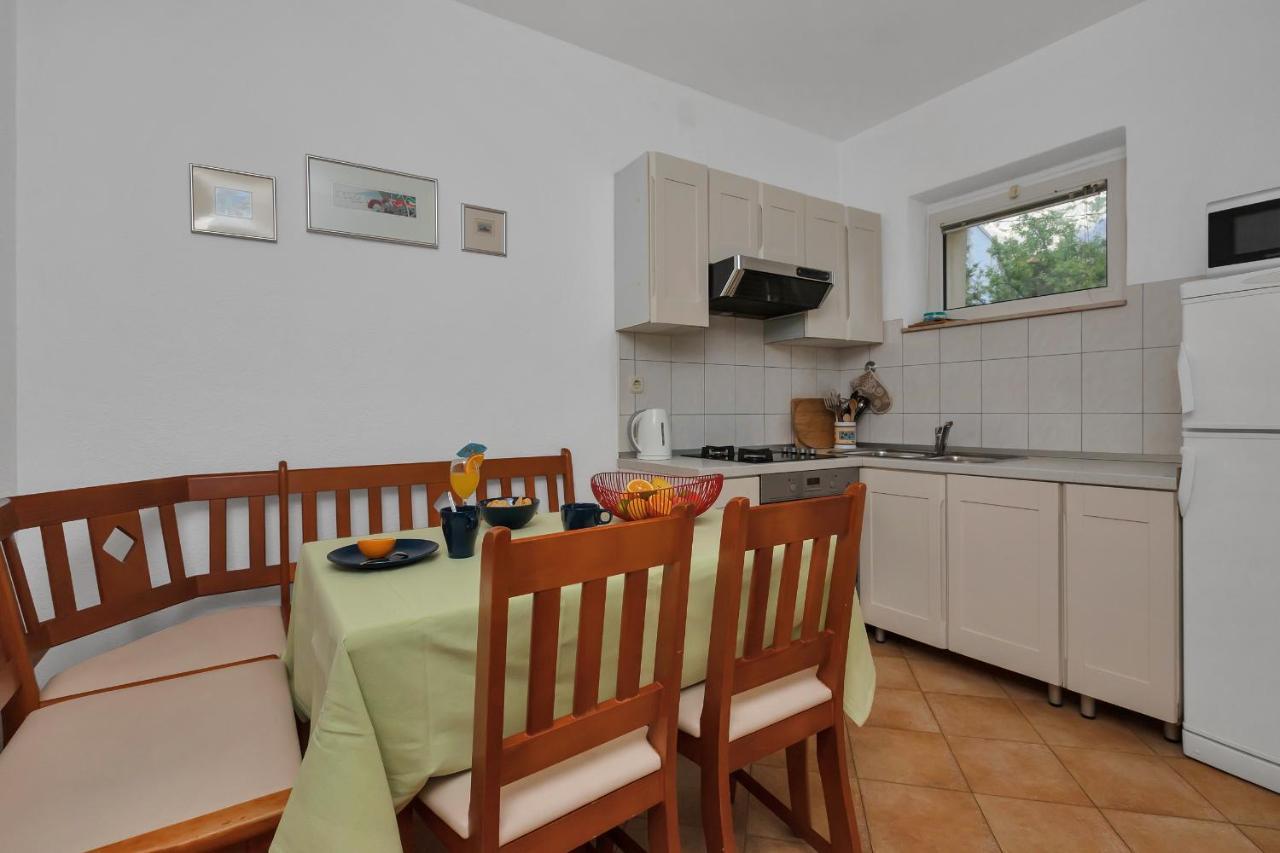 Beach Apartments Makarska Esterno foto